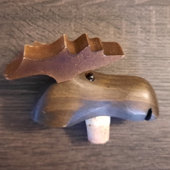 Hand Crafted Wood Moose Wine Bottle Stopper - Picture 4 of 6